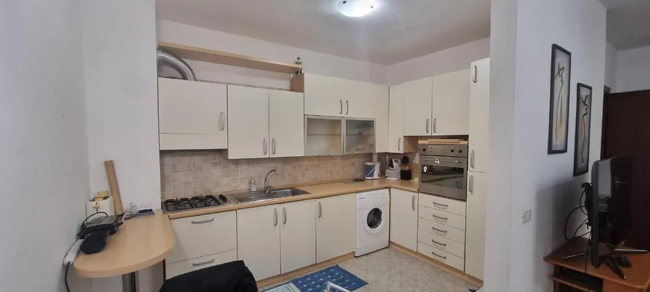Hello Tirana! Apartment 0*, Τίρανα